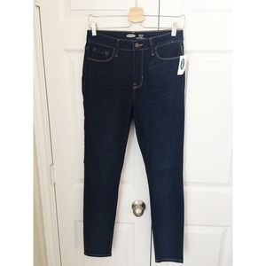 NWT Old Navy  Rockstar Super Skinny High Rise Jean